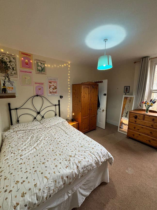 Double room in friendly Balham houseshare Main Photo