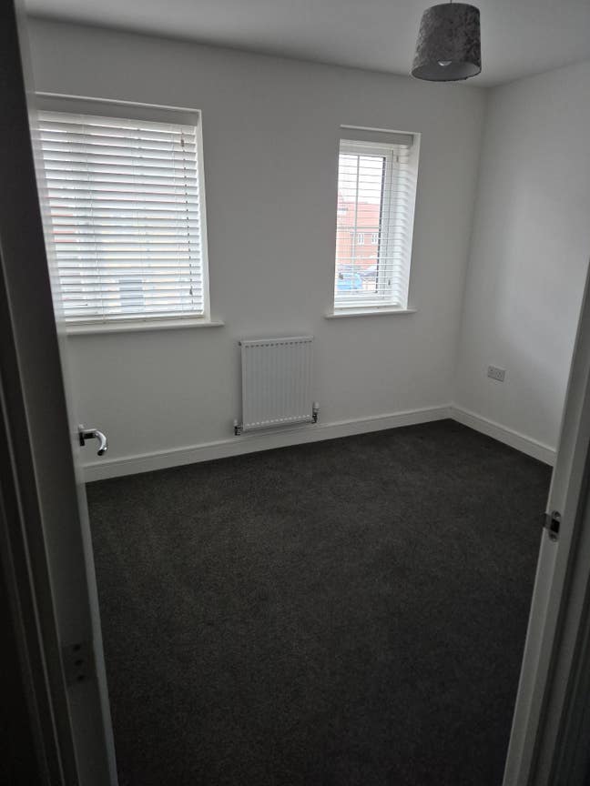Bedroom & Bathroom for rent. Main Photo