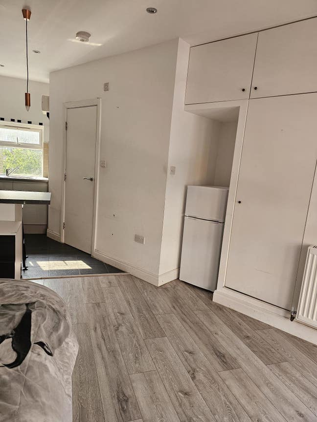 Studio Flat  Main Photo