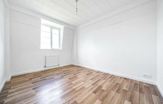 Charming 2 double bedroom Penthouse flat SE20 Main Photo