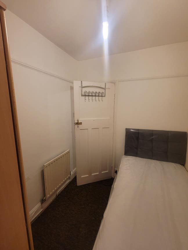 A single  room fully furnished  Main Photo