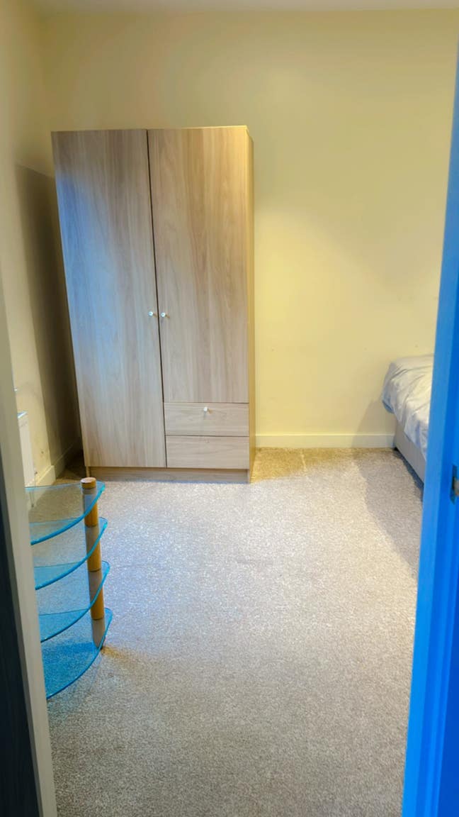  Large double room  with ensuite bathroom.  Main Photo