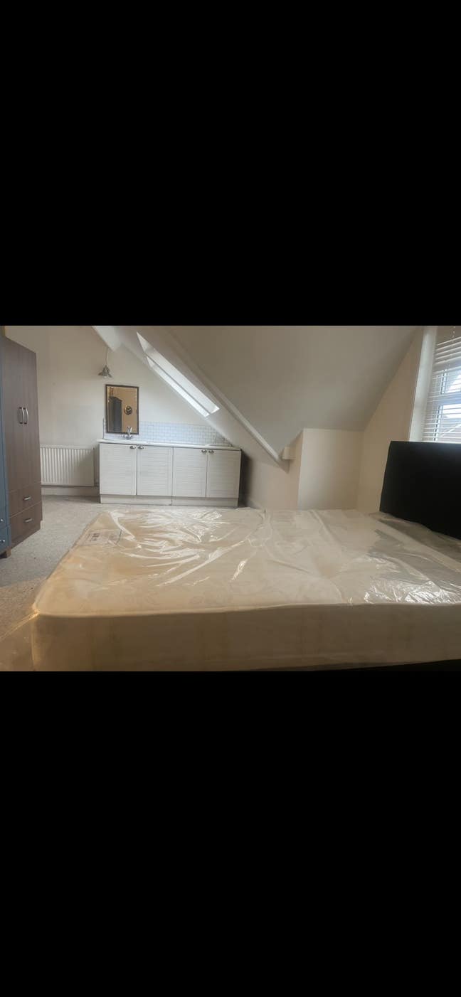 Gillingham Town Center Double Rooms Main Photo