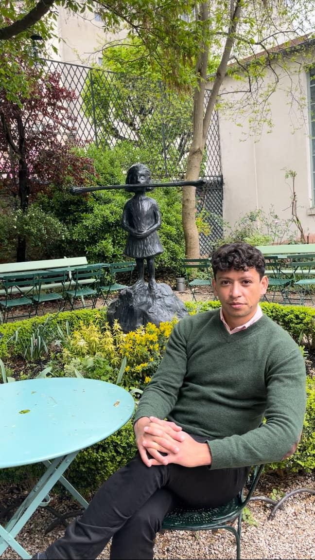 Professional Male seeks a single or double room Main Photo