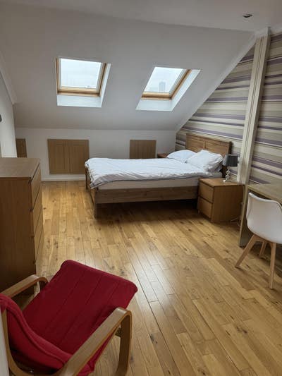 Beautiful, large room with en-suite in Stratford Main Photo