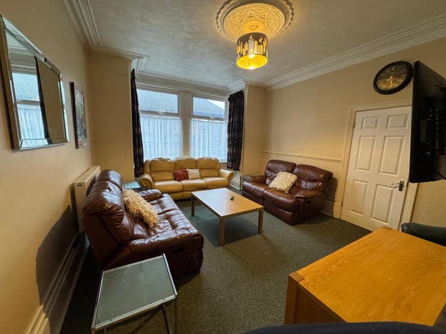 Victorian house , furnished rooms Main Photo