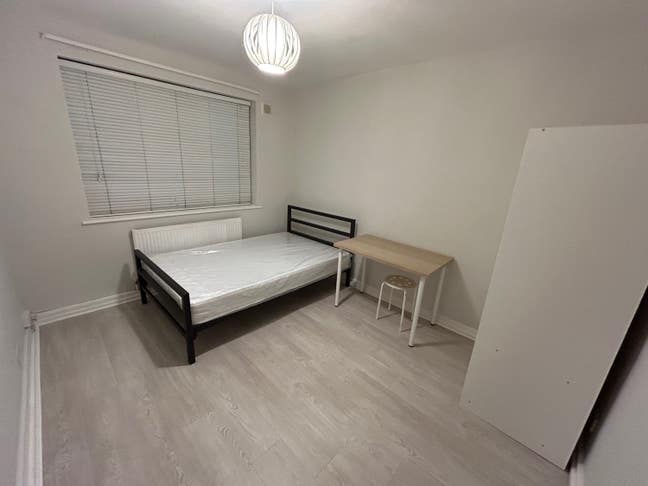 Bright Double room in Sutton two mins to train  Main Photo