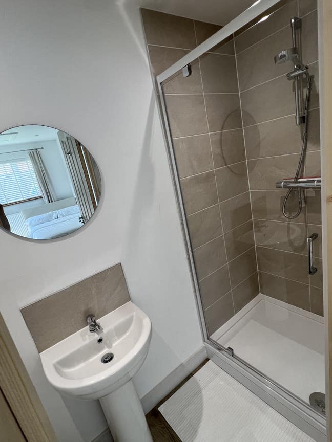 Lovely studio near Williams F1  Main Photo