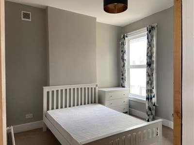 Large double room in modernised flat Finchley  Main Photo