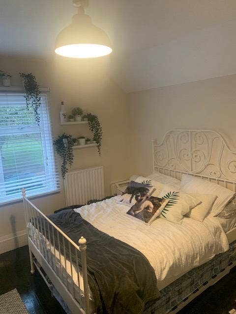 Double room in a lovely Victorian House Main Photo