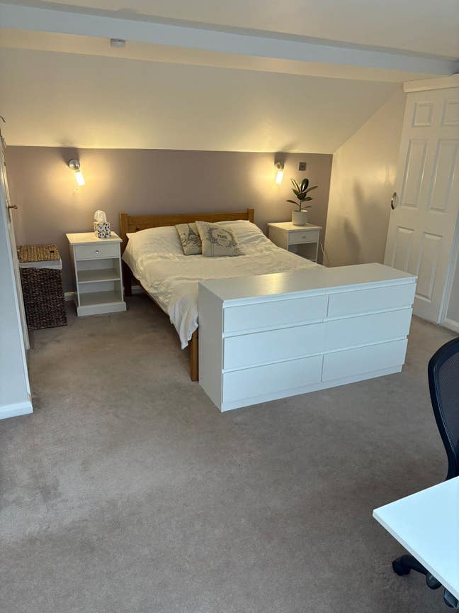 Room to rent in family home GIDEA PARK Main Photo