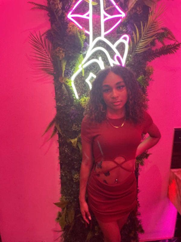 20 year old Female seeks a double room Main Photo