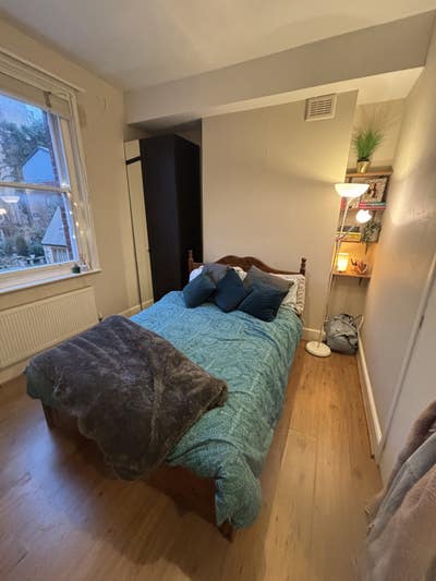 Spacious friendly flat share near station Main Photo