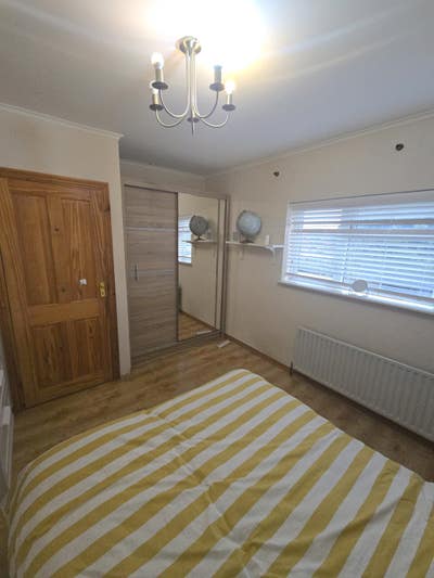 Spacious double room for rent, all bills included Main Photo