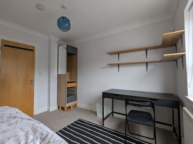 Bedroom in shared house next to SU campus Main Photo