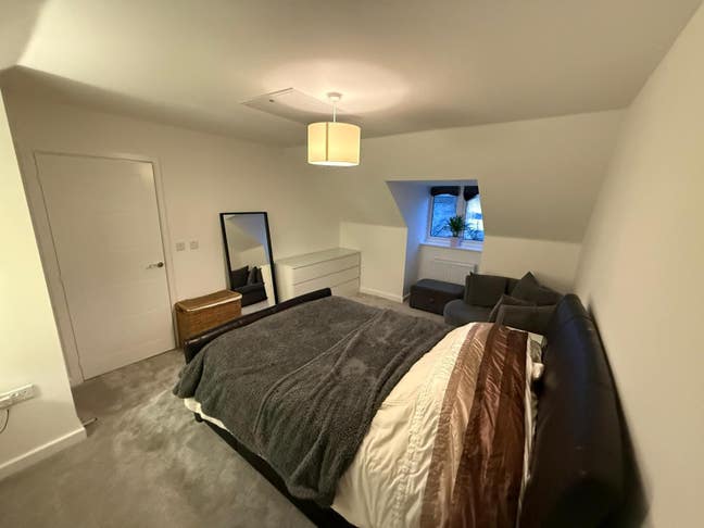 Mon-Fri Double Bedroom for Rent in Arborfield Main Photo