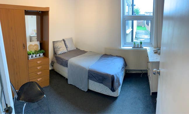 A small single room Main Photo