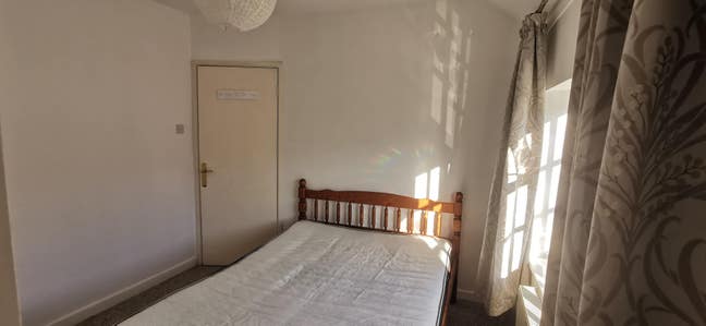 Furnished Double Room in Peaceful Female Onlyhome Main Photo