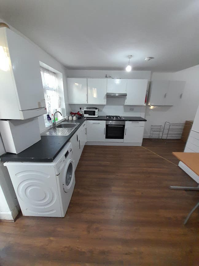 Lovely Room to Let with Bills £600 Main Photo
