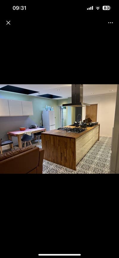 Large Ensuite - amazing location - N12 Main Photo