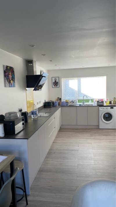 Room in New Bradwell Main Photo