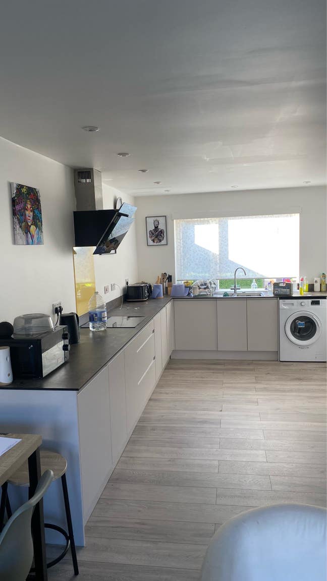 Room in New Bradwell Main Photo