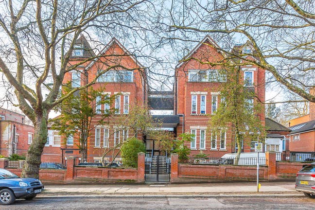 Superb Hampstead Studio With Communal Garden Main Photo