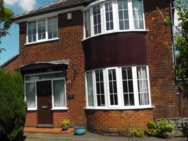 Detached Property Large Bedrooms. Main Photo