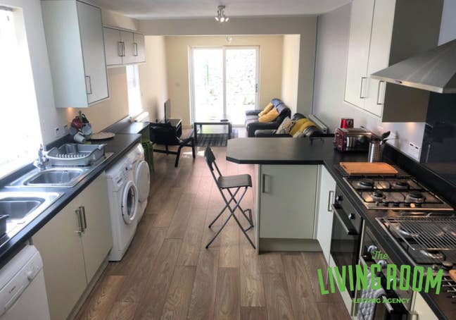 Modern Young Pro House Share | Mackintosh Place Main Photo