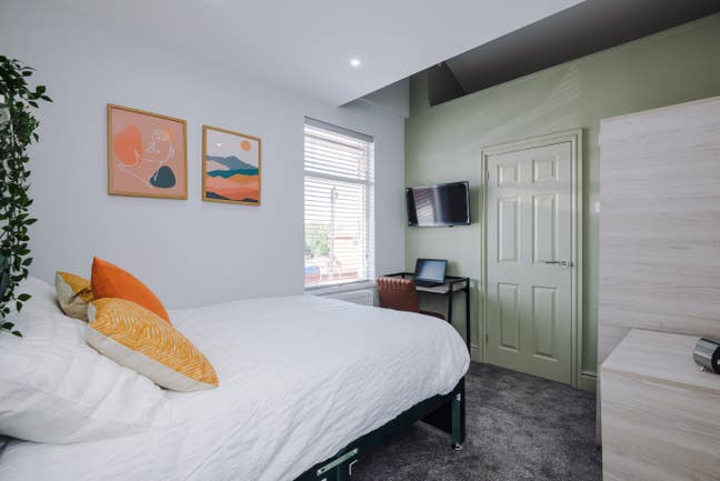 1 Double En-Suite in L6! - Ready 19/03/2026! Main Photo