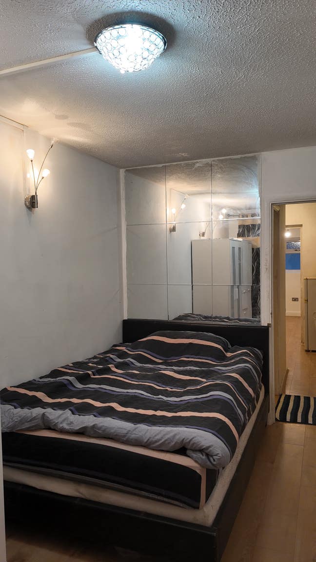 Newly Renovated 1 Bed Flat IG6 Main Photo