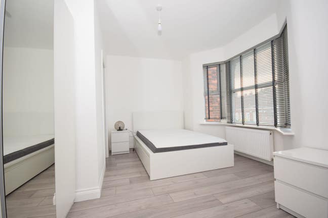 Stylish Double Ensuite Room In Harrow - BILLS INC Main Photo
