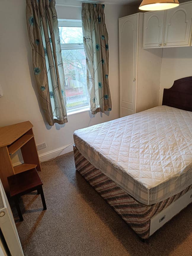 Basildon - Double Room in Friendly House Main Photo