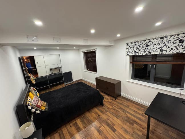 Spacious Double Room with Private Jacuzzi Bathroom Main Photo