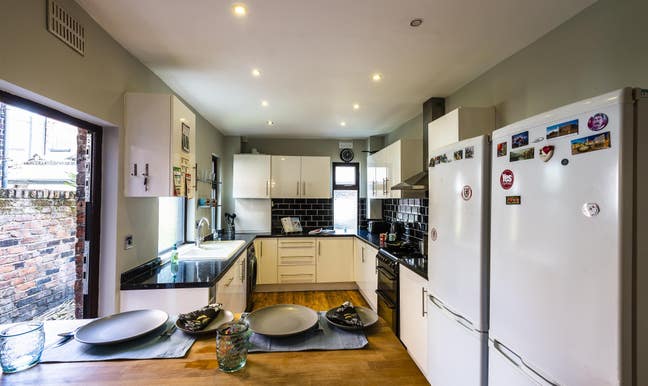 Professional House share close to City Centre  Main Photo