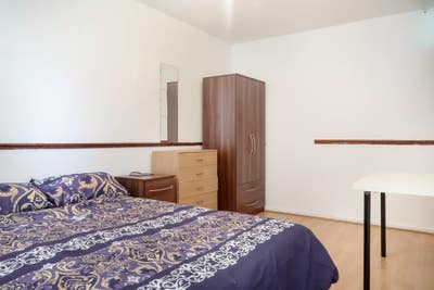 Mile End Double room Move in TODAY Main Photo