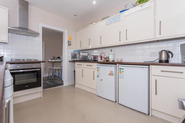 Double Room in Beautiful Shared House PL1 Main Photo