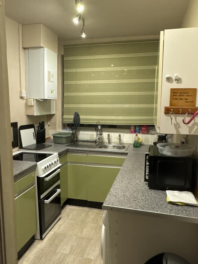 Double room available. Working professionals  Main Photo