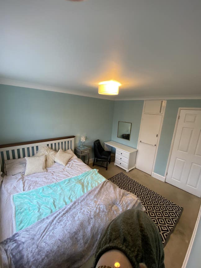 Lovely sunny room available - near JP Morgan Main Photo