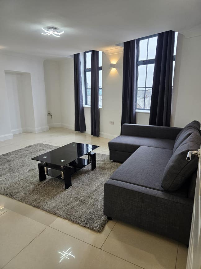 2 Bed Flat with  2Bthrooms in Great location  Main Photo