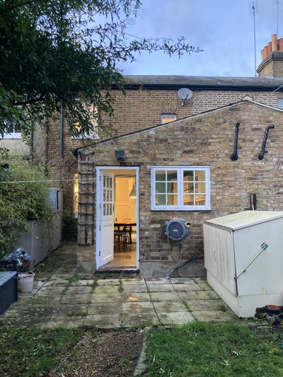 Riverside Cottage in Enfield Main Photo