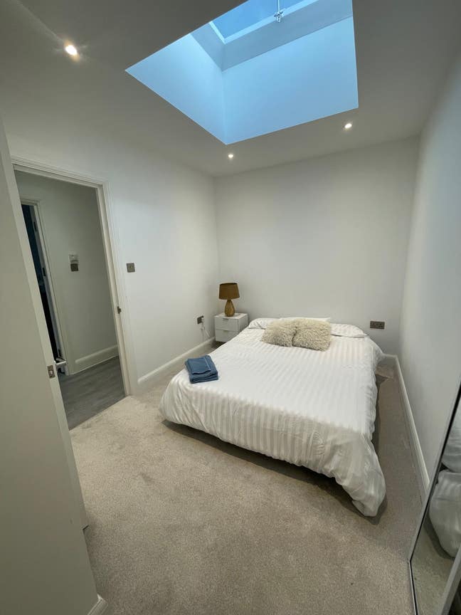Double bedroom 30 minutes from London Main Photo