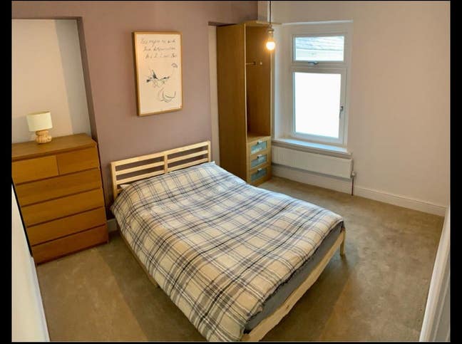 1 bedroom available in shared 3 bed house Main Photo