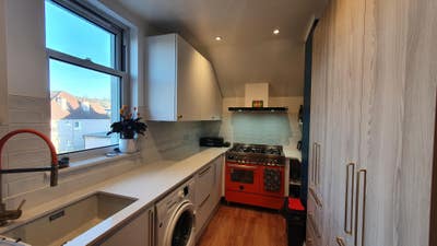 Double Room in Home with 2 Reception Areas Main Photo