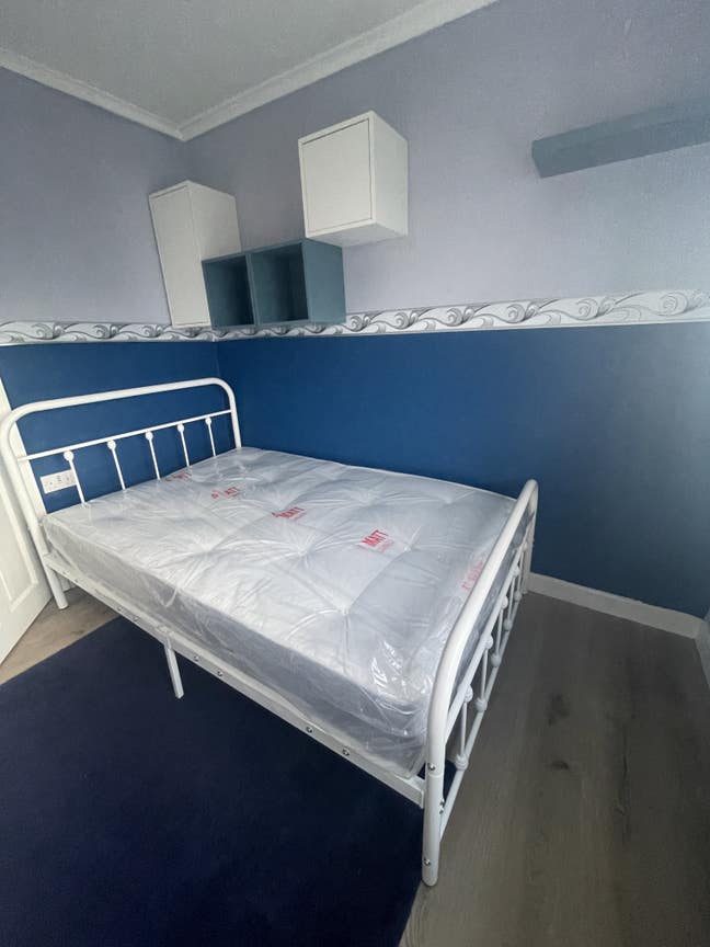 Spacious room available. Main Photo