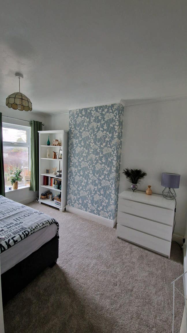 Room with bills included  Main Photo