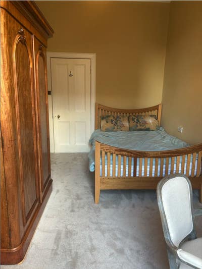 Spacious Double Bedroom in New Town Flat  Main Photo