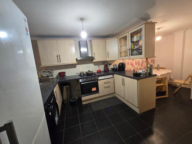 Big room for single occupancy in a family house  Main Photo