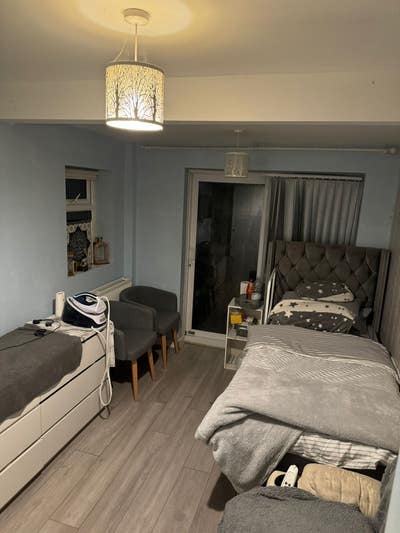  Living  Lady  Landlord  looking for Paying  Guest Main Photo