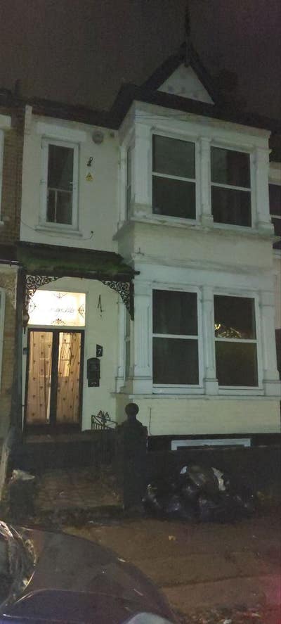 Very Large downstairs room to let Main Photo